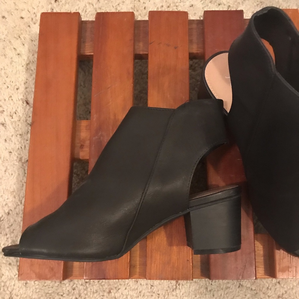 Open toe booties - Picture 3 of 3